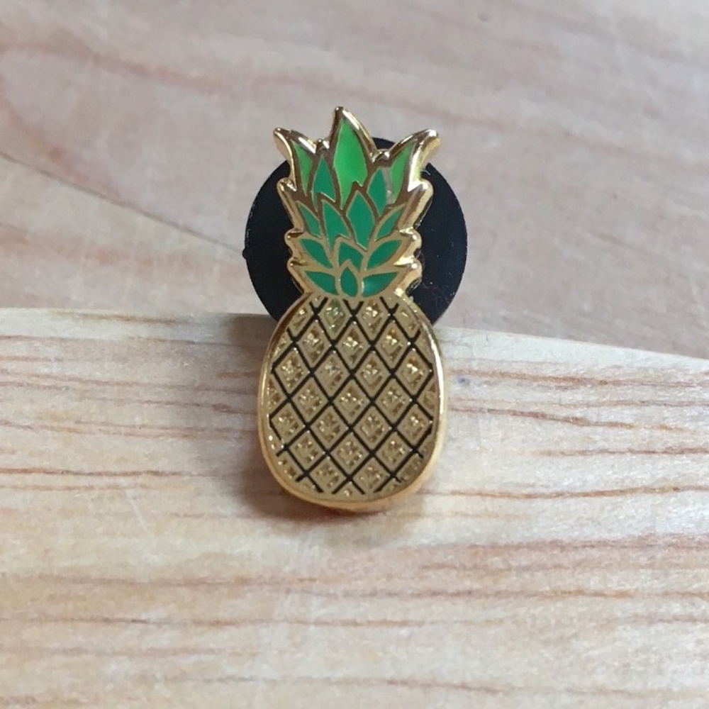 Pretty Pineapple Pin